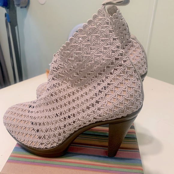 Sexy ankle boot , not worn , size 7.5 us by Barcelona Collective - Picture 1 of 7